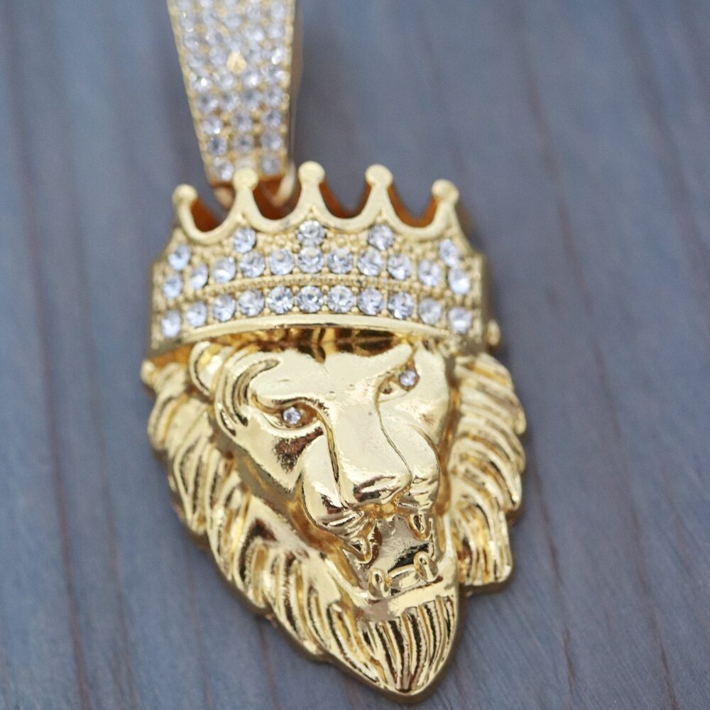 Lion Ice Style with Rhinestones Pendant 18k Gold Plated